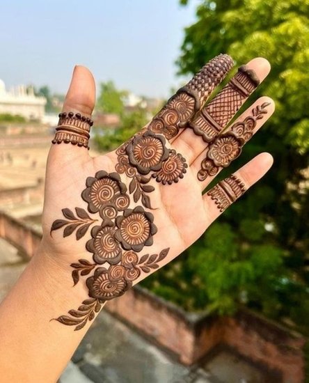  Simple Mehndi Designs