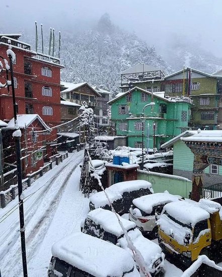 कलिम्पोंग, पश्चिम बंगाल (Kalimpong, West Bengal): हिमालय की हरी-भरी पर्वत श्रृंखला के ऊपर एक अछूता और कम भीड़-भाड़ वाला हिल स्टेशन है कलिम्पोंग। यहां घूमना आपके मन को खुश कर सकता है। (P.C. Insta-kalimpongtourism)