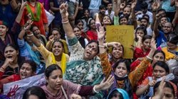 शेख हसीना के इस्तीफे के बाद बांग्लादेश में 232 लोग मारे गए, हिंसा के खिलाफ हिंदुओं का प्रदर्शन; पढे़ं घटनाक्रम से जुड़े 10 बड़े अपडेट्स