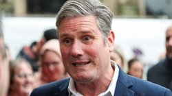 ब्रिटेन में दंगाईयों से निपटने के लिए सेना की हो सकती है तैनाती, PM कीर स्टारमर ने की आपात बैठक, जानें अब कैसे हैं हालात?