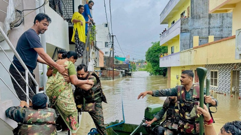 Gujarat Floods Heavy Rainfall | Heavy Rainfall Gujarat | PM MODI DIALS CM