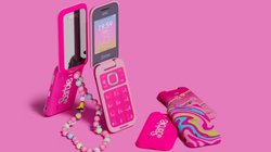 पहली बार ऐसा फोन! HMD Barbie Phone से उठा पर्दा, मिलेगा पिंक चार्जर और पिंक बैटरी, फीचर्स और दाम की सारी जानकारी
