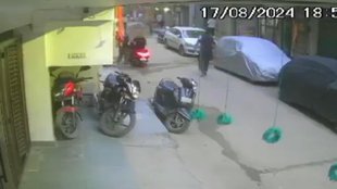 Man dies, AC Fell Down, Viral Video, Karol bagh