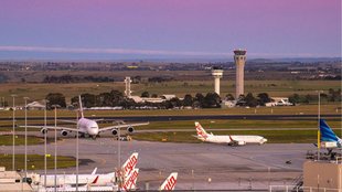 Melbourne Airport, Plane Exit Gates, Plane Wings