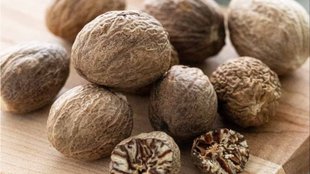 nutmeg with milk on face