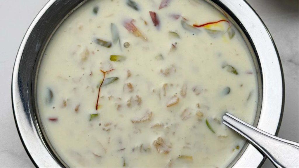 Oats gur ki kheer recipe in hindi Oats gur ki kheer recipe in hindi