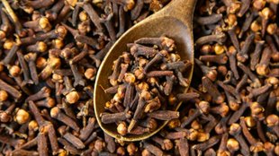 cloves for pimples | clove for acne scars