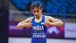 Vinesh Phogat Disqualified: वजन बढ़ने से विनेश फोगाट ओलंपिक फाइनल से बाहर, भारत ने गंवा दिया मेडल