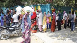 संपादकीय: प्रवासी गरीबों को राशन वितरण में तकनीकी बनी समस्या, डिजिटल तौर-तरीके में भी राहत नहीं