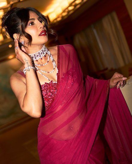 Priyanka Chopra Sleeveless Blouse
