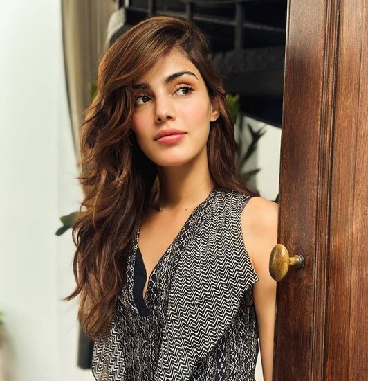 Rhea Chakraborty and Nikhil Kamath Video 