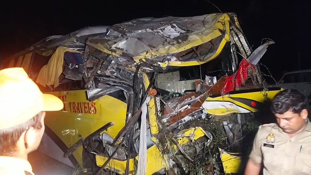 Agra Lucknow Expressway, Road Accident, Today News,