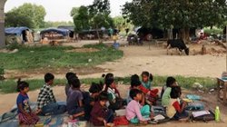 सरकारी स्कूल परिसर के अंदर बना दी कब्र, हंगामा बढ़ने के बाद प्रशासन ने दिए जांच के आदेश