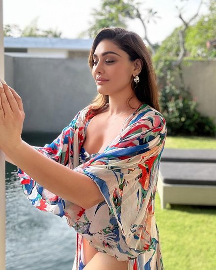 Shefali Jariwala Reacts On Paparazzi clicking inappropriate angle
