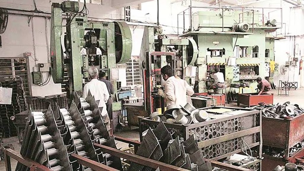 लघु उद्योग में काम करते कर्मचारी (इंडियन एक्सप्रेस फोटो)