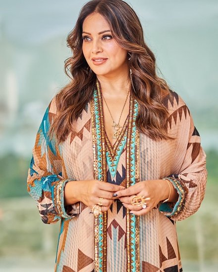 Bipasha Basu Multicolor outfit