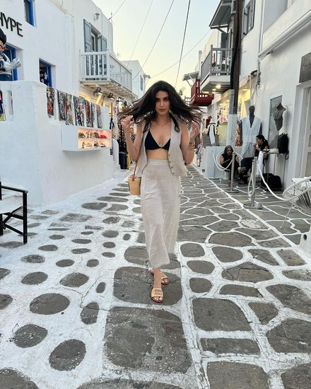 Karishma Tanna Stylish outfit