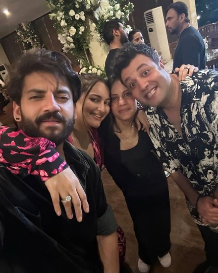 sonakshi sinha and zaheer iqbal in Arpita Khan Party
