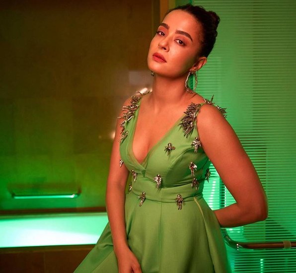 Surveen Chawla Photos
