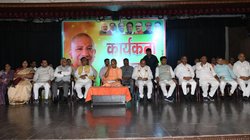 उत्तर प्रदेश उपचुनाव: BJP के सबसे मजबूत गढ़ में सीएम योगी ने कार्यकर्ताओं को दी नसीहत, जीत के लिए बताया ‘मंत्र’ 