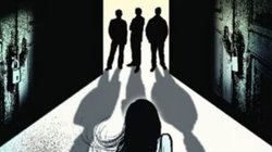 50 लोगों से पत्नी का रेप कराने वाले पति ने किए हैरान करने वाले खुलासे, पुलिस पहुंची घर तो बिस्तर पर इस हाल में मिलीं पीड़िता, मिले हजारों अश्लील वीडियो