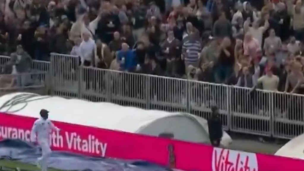 इंग्लैंड-बांग्लादेश मैच में फैन का कमाल