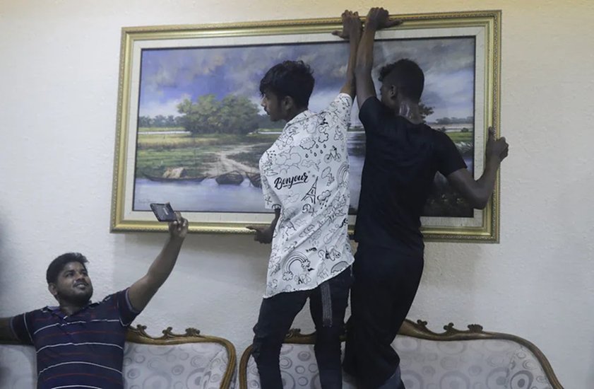 Protesters loot PM residence