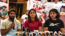 विनेश फोगाट का दावा: बृजभूषण सिंह के खिलाफ यौन शोषण केस में गवाही देने वाली महिला पहलवानों की सुरक्षा हटी; कोर्ट ने दिल्ली पुलिस से मांगा जवाब