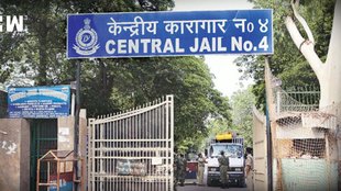 delhi high court, jail toilet, report