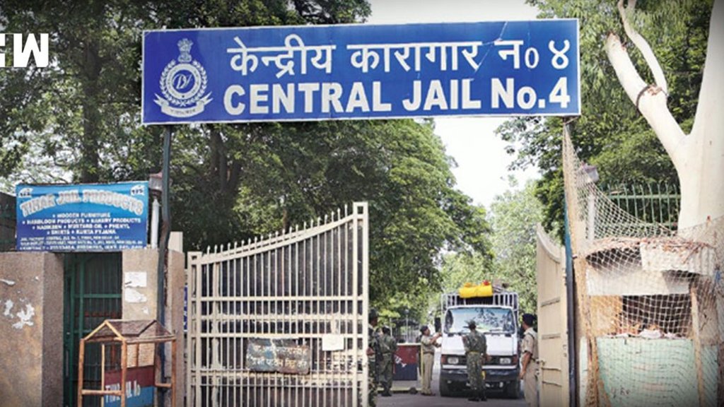 delhi high court, jail toilet, report