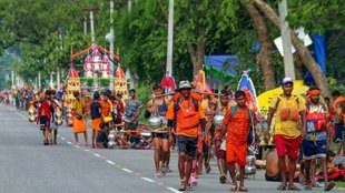Kanwariya, Kanwar yatra, Kanwariya pelted stones