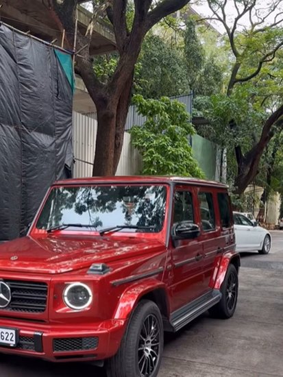 Khushi Kapoor Luxury car
