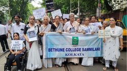 तवलीन सिंह का कॉलम वक्त की नब्ज: बदलाव के दुश्मन, ग्रामीण भारत में औरतों की इज्जत गायों से भी कम