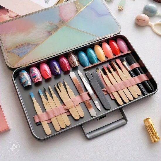 आप अपनी बहन को नेल ऑर्ट किट (nail art kit) भी दे सकते हैं। इसमें तरह-तरह की चीजें आती हैं जो कि नेल आर्ट से जुड़ी होती हैं। तो बस इन चीजों से आइडिया लें और फिर अपनी बहन को राखी पर गिफ्ट करें। (P.C.Meta AI)