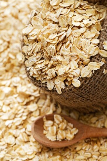 ओट्स की रोटी (Oats ki roti for weight loss): ओट्स की रोटी वेट लॉस में तेजी से काम करती है। ओट्स हाई फाइबर से भरपूर है और वेट लॉस में तेजी से काम कर सकता है। ये आपके पाचन क्रिया को तेज करने, कैलोरी बर्न करने और फिर वेट लॉस में तेजी से काम करने में मददगार है। (P.C. Freepik)