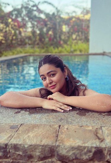 shafaq naaz Poses in Blue Bikini Fans give Shocking Reaction