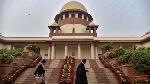 Supreme Court lawyer, iPhone 15, Amazon scam