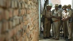 ‘आपके घर में रखा है गोमांस’, पुलिस ने महिला के घर मारा छापा तो उसे आया पैनिक अटैक, मौत