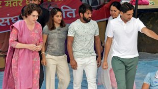 vinesh phogat ,priyanka gandhu