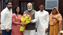 विनेश फोगाट का आरोप- पीएम मोदी के दिल में खिलाड़ियों के लिए सच्चा प्यार नहीं, वह सिर्फ अपनी ताकत दिखाना चाहते हैं