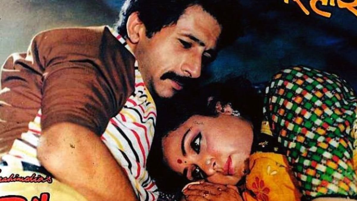Hema Malini And Naseeruddin Shah Love Making Scene kissa