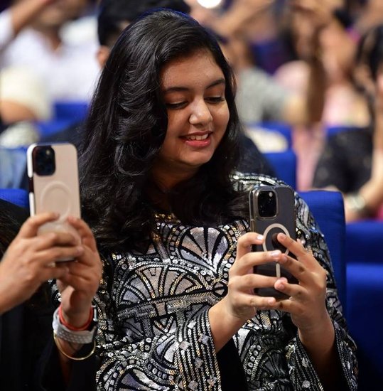  latest pictures of Aishwarya rai bachchan and her Daughter