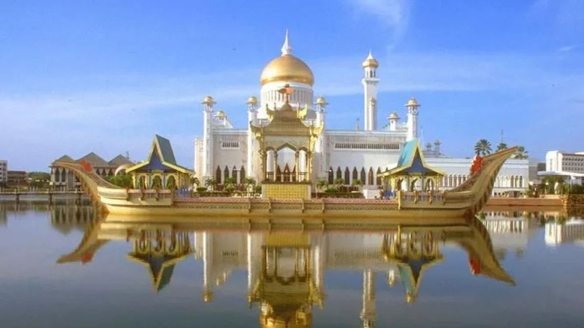 world's largest palace