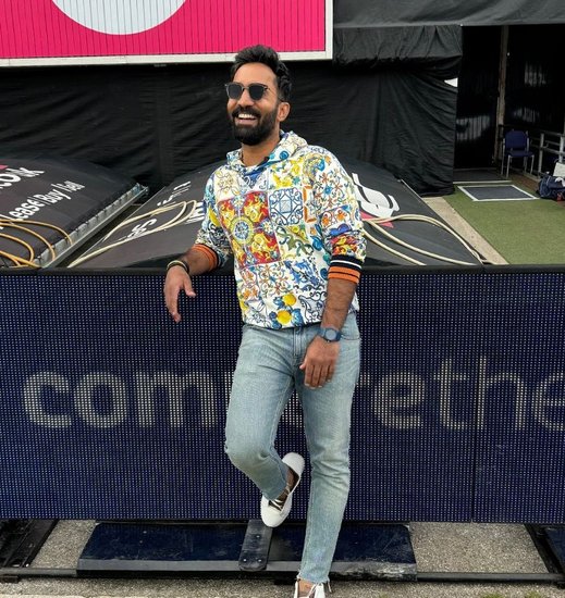 पूर्व भारतीय विकेटकीपर बल्लेबाज दिनेश कार्तिक सादर्न सुपरस्टार्स के कप्तान हैं। उन्होंने 401 टी20 मैच खेले हैं। इन 401 मैच में कार्तिक ने 7407 रन बनाए हैं। कार्तिक कभी शतक तो नहीं लगा पाए लेकिन 34 बार अर्धशतकीय पारी खेली है। दिनेश कार्तिक साल 2007 की टी20 वर्ल्ड चैंपियन टीम का हिस्सा थे।