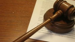 जज के खिलाफ पूर्व पुलिस कमिश्नर ने दर्ज करा दिया मानहानि का केस, मांगा एक करोड़ रुपये हर्जाना, यह है पूरा मामला