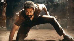 South Adda: Jr NTR की ‘देवरा’ की एडवांस बुकिंग में बंपर उछाल, प्री-सेल्‍स बुकिंग में कर चुकी इतनी कमाई, पहले दिन तोड़ पाएगी कमाई का रिकॉर्ड?