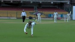 Duleep Trophy: ऋषभ पंत की 20 महीने बाद रेड बॉल क्रिकेट में वापसी; चौके से खोला खाता, लेकिन छक्का लगाने के चक्कर में लौटे पवेलियन