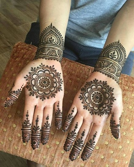 Festive Mehndi for Navratri