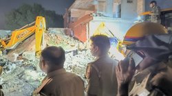 फिरोजाबाद की पटाखा फैक्ट्री में विस्फोट, 5 की मौत, कई किमी दूर तक सुनाई दी आवाज