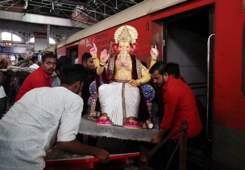 Mumbai festival decorations
